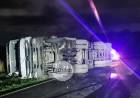Saquearon la mercadería de un camión volcado en la ruta 51