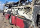 Las llamas devoraron por completo un colectivo motorhome