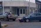 Dos nuevos choques en Coronel Pringles: un auto terminó volcado sobre la calle