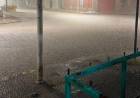 Pringles: la lluvia torrencial dejó calles anegadas y el agua entró en algunas casas