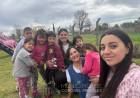 Crecer junto a un árbol