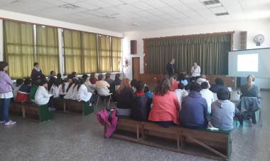 "¿Cómo comer rico y sano?"-Lic. Fernando Cardarelli e Ing. Carlos Vanoli / INTA Bordenave