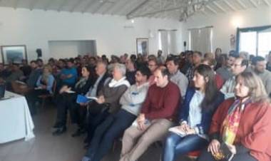 José Bayugar, Productor de Seguros de Pringles, participó del curso de  revalidación de matrícula