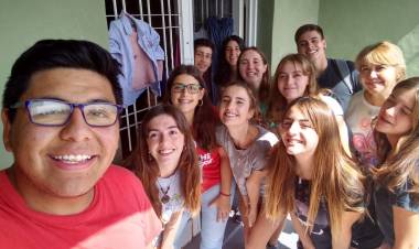 Se comenzó con la entrega de lo recaudado en la campaña solidaria "Vuelta a Clases"