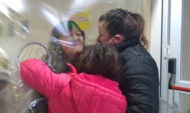 Mañana de visitas en el Hogar de Ancianos El Remanso