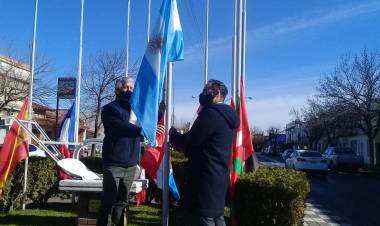 Día del Inmigrante: El Rotary y las Colectividades izaron las banderas