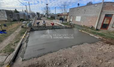 Volcado de material en calle Medina