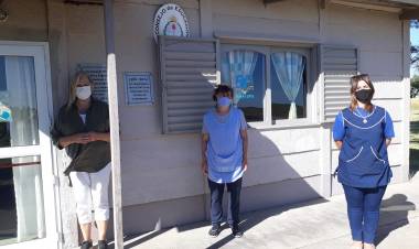 Las Instituciones rurales Ep31 República Argentina y JIRMM N 6 de Pje  Chelforó, recibieron la visita de la Inspectora de Dirección Provincial de Insfraestructura.