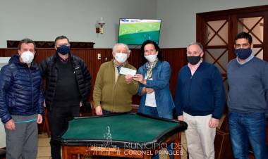 Divisorio, Club de Pelota e Independiente recibieron ayuda económica