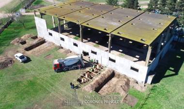 Matzkin recorrió las obras del Polideportivo local