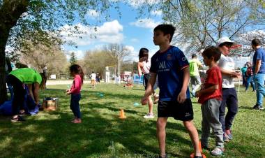 Kermesse en la plazoleta Perón