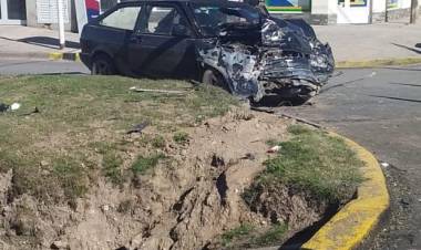 Choque y vuelco en el 13