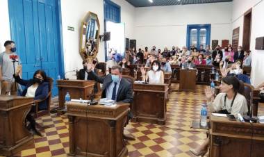 De Uriarte, Heredia y Esteves presidirán los Bloques Legislativos