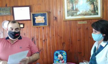 Kits escolares y uniformes para los mercantiles