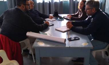 Forestación escolar, obras y basuril