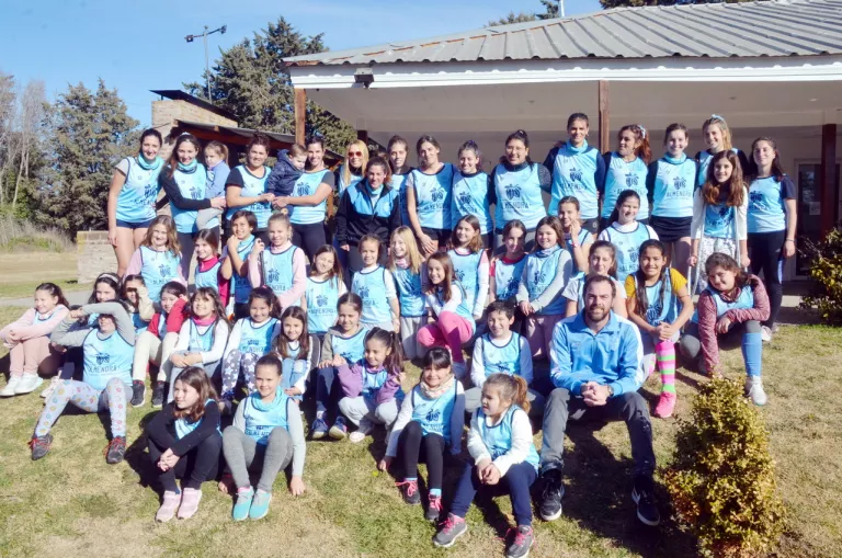 Alem presentó las camisetas de la disciplina hockey