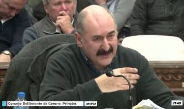 "Sacar a una persona que ejerce un cargo por no ser oficialista, es algo parecido a un golpe institucional"