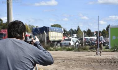 Tareas de mantenimiento de suelo en la Playa de Camiones