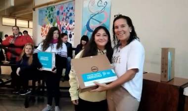 "Se entregaron 213 computadoras en el distrito"