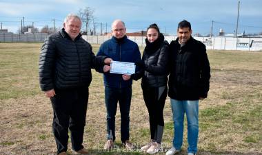 El Jefe Comunal Lisandro Matzkin entregó ayudas económicas a dos clubes locales