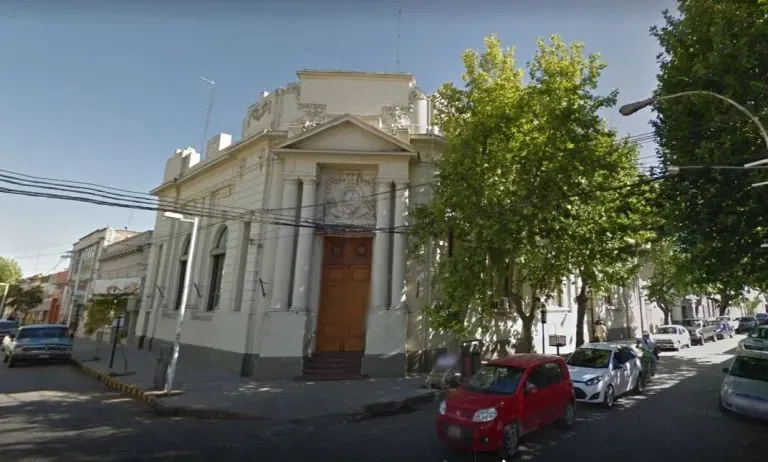 Demandan al Banco de La Pampa por una estafa virtual millonaria