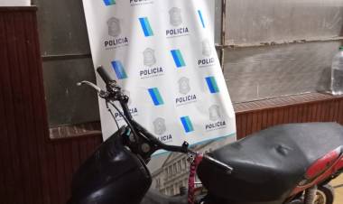 Policial: Aprehenden a menor y secuestran moto