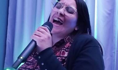 Stefany Obreque presenta su show en Casa del Bicentenario