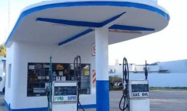 La gente de Indio Rico va a cargar combustible a Tres Arroyos y Pringles