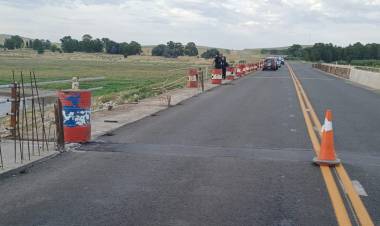 Cómo es el operativo para retirar el vehículo que cayó en el Dique