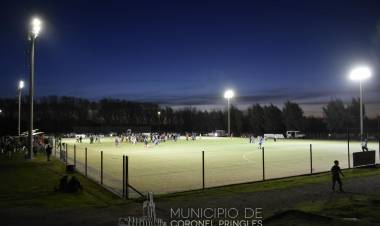 La cancha de hockey ya tiene iluminación propia