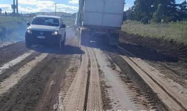 Maquinarias y personal de la Cooperativa Vial sigue avanzando en el mantenimiento de los caminos del sector rural del distrito