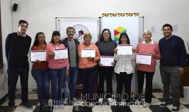 Se realizó la entrega de certificados de cursos UPAMI