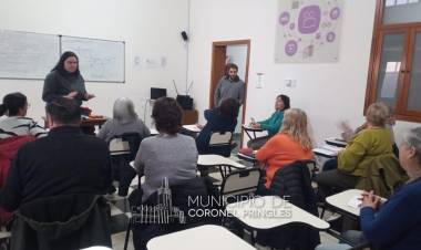 Con gran convocatoria dio inicio el curso UPAMI "Nuevas Pantallas Inteligentes y sus Usos"
