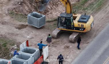 Avanza la obra de desagüe pluvial en el Barrio Roca