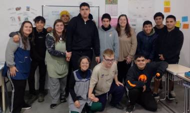Ángela Bohn brindó una charla a estudiantes