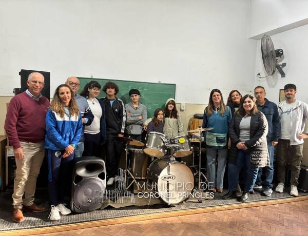 La Escuela Secundaria de Educación Artística Nº 2 y el Centro de Educación Física Nº 25 recibieron nuevo equipamiento