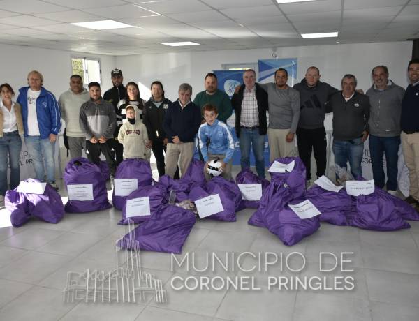 Se realizó la entrega de kits deportivos a clubes y gimnasios del distrito