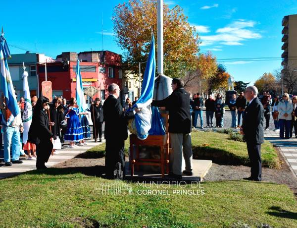 Acto Oficial por el 216° Aniversario de la Revolución de Mayo