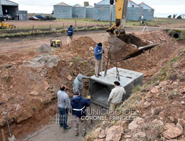 Avanzan los trabajos de la obra de desagüe pluvial que el Municipio ejecuta en el Barrio Roca