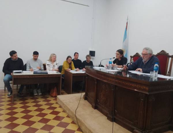 Jóvenes de escuelas secundarias participaron de la primera sesión del Concejo Deliberante Estudiantil