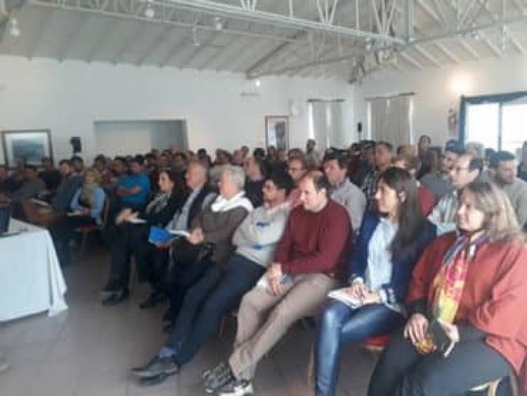 José Bayugar, Productor de Seguros de Pringles, participó del curso de  revalidación de matrícula