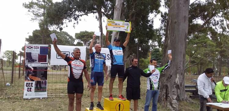Ciclismo: Podio de Zárate y "Bochín" Madrini el mejor tiempo
