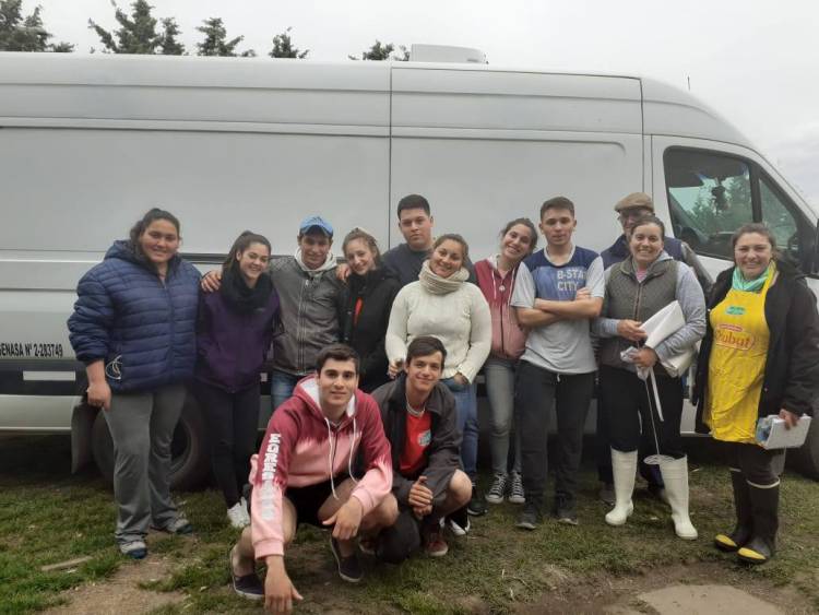 "Hicieron una muy linda masa, les va a quedar un queso muy rico"
