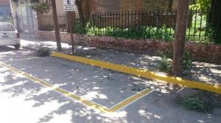 HCD-Piden estacionamiento de motos en Rivadavia y Belgrano