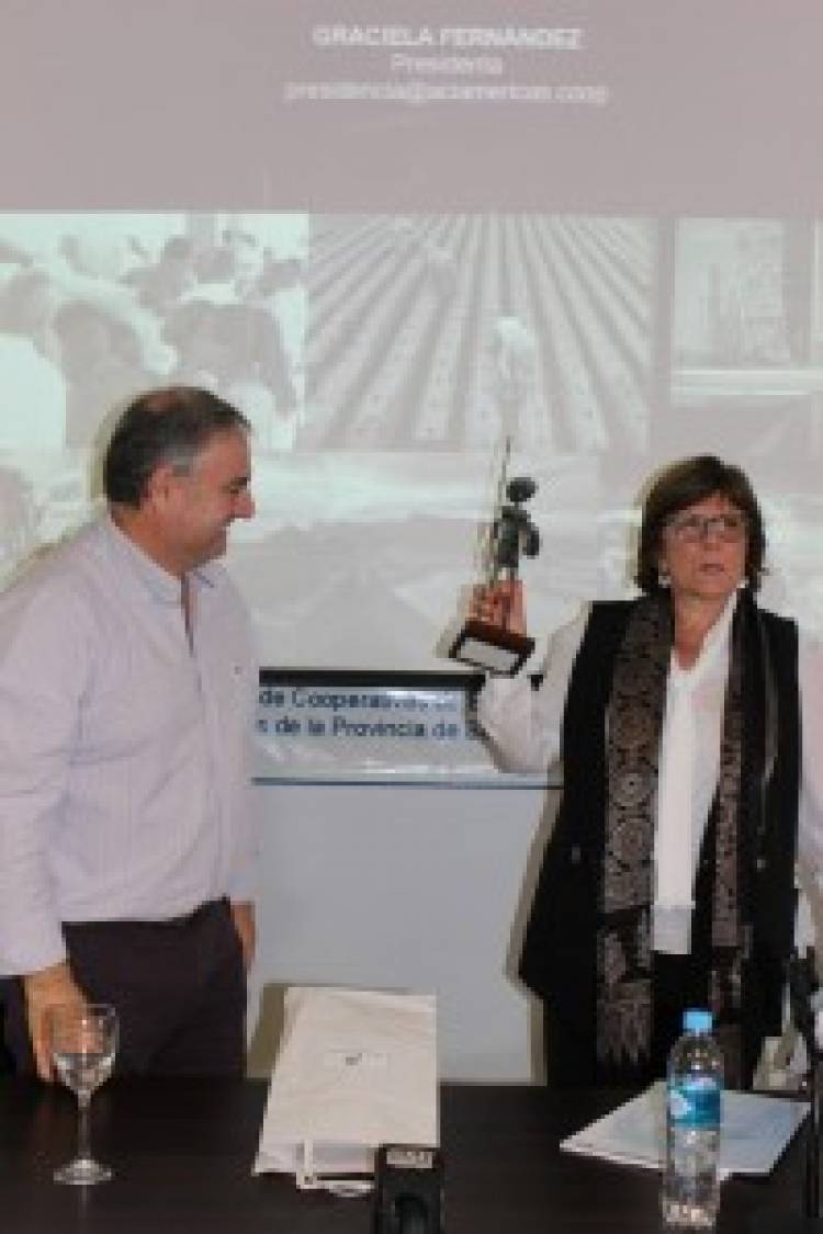 "Es un orgullo que el Río de la Plata atraviese la política internacional del cooperativismo"