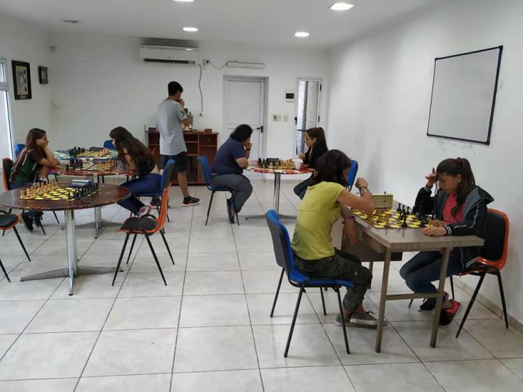 Tiempo de definiciones en UEC