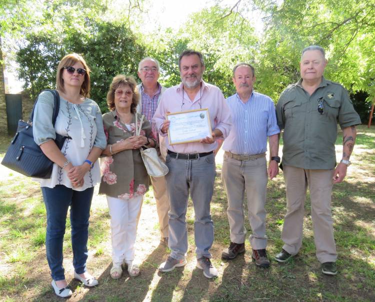 Los Sanmartinianos entregaron un presente a Berterret