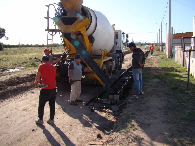 Cordón Cuneta en el Pérez Erro
