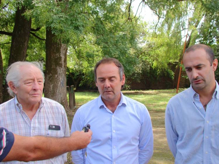 "Desde el Municipio queremos destacar la presencia de Mark Lawrie en Coronel Pringles"