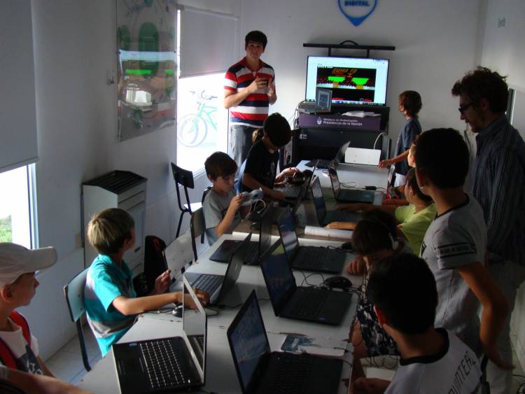 El Taller de Videojuegos tuvo su primer encuentro con el cupo completo